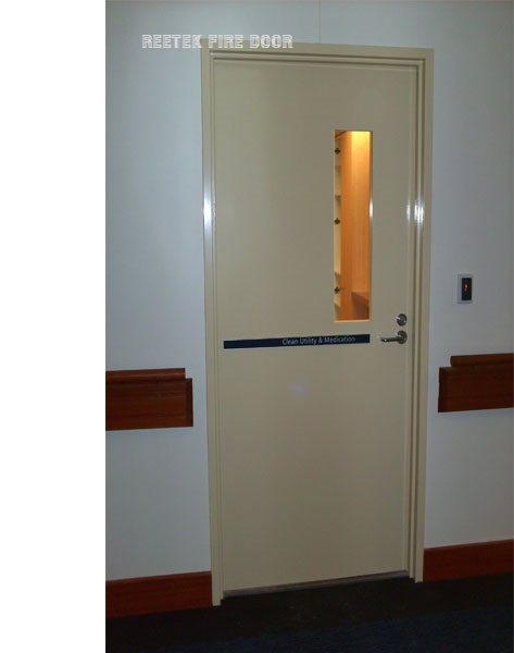 Cửa chống cháy có thanh đẩy thoát hiểm